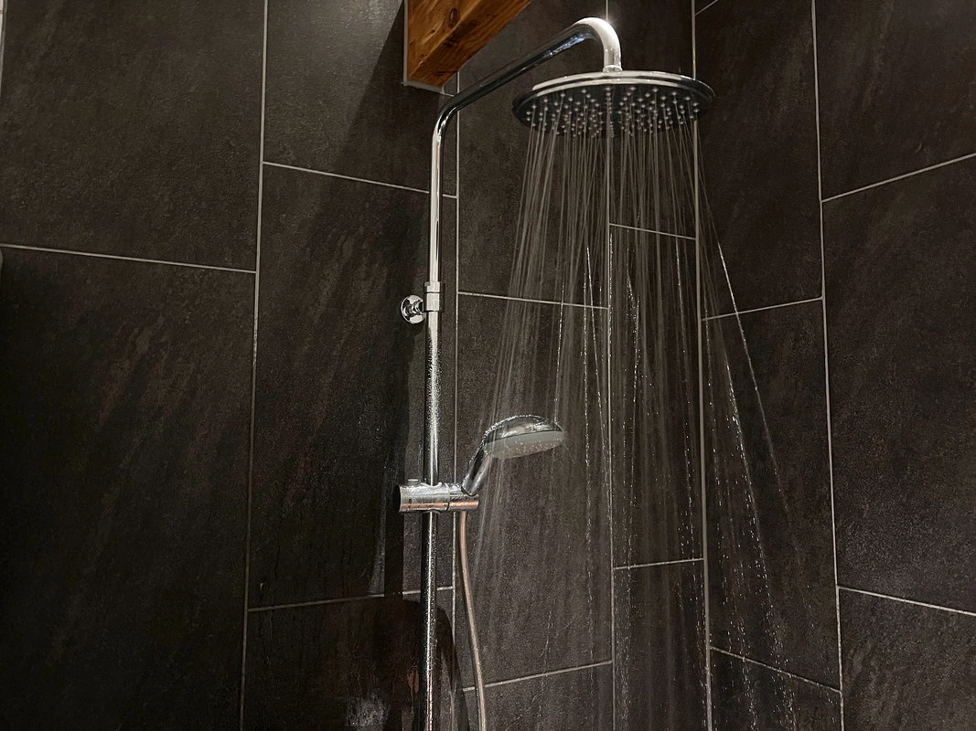 Wysokość baterii prysznicowej – na jakiej wysokości ją zamontować?